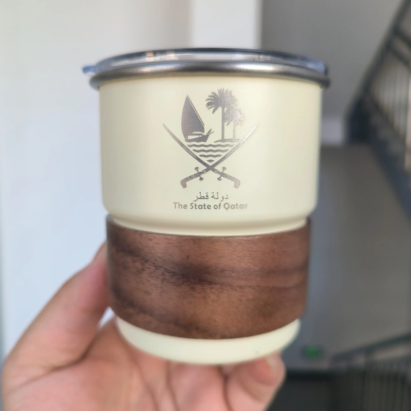 1 st. Qatar logo beker van roe - Coffee Tea Name recensie en prijs